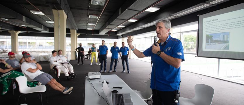 Bandeira quadriculada para Sergio Berti após 17 anos de Porsche Cup