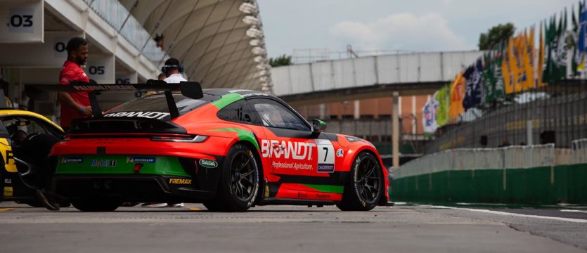 Dupla Paludo/Dirani lidera treino livre dos 500 km marcado por dez carros no mesmo segundo