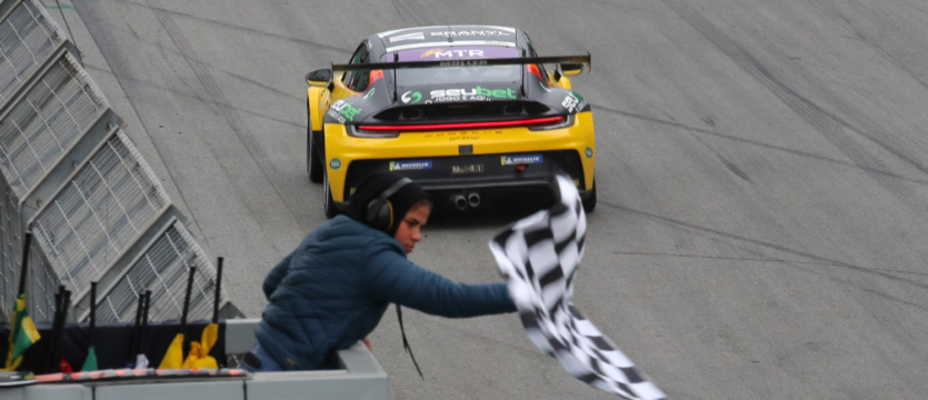 Porsche Cup C6 Bank: Marçal Muller vence de novo na Carrera Cup em prova marcada por escalada de Miguel Paludo Porsche Cup C6 Bank: Marçal Muller vence de novo na Carrera Cup em prova marcada por escalada de Miguel Paludo