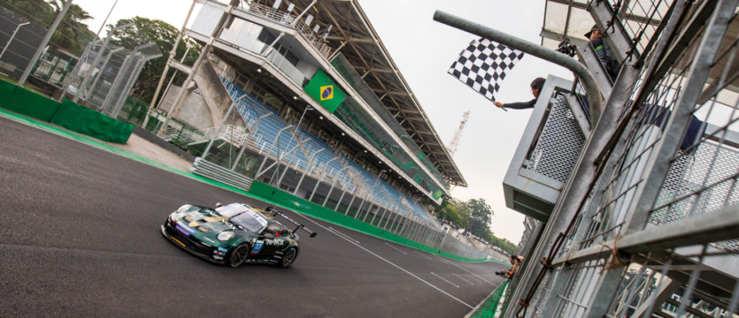 Porsche Cup C6 Bank coroa Marcos Regadas como o 5º vencedor em 5 provas da Carrera